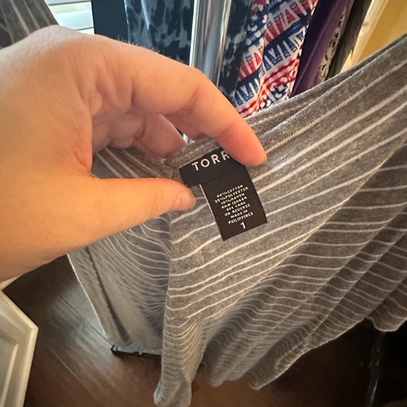 Torrid cold shoulder top - Picture 3 of 3